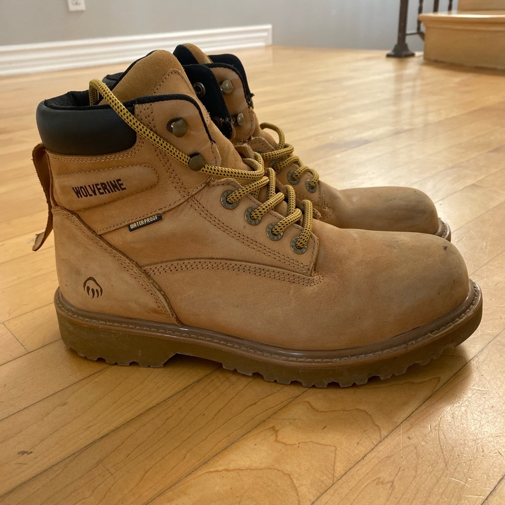 Men’s tan boots